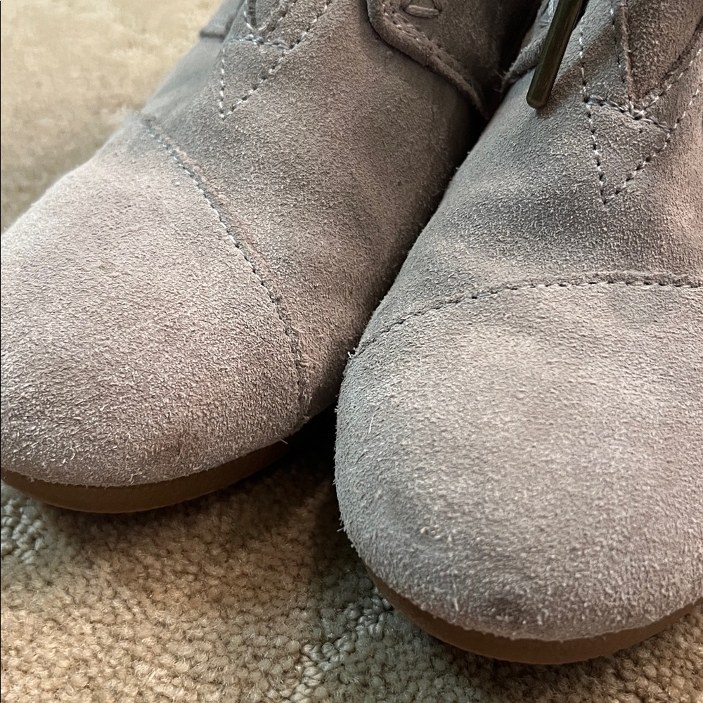 Toms Kala Tan Suede Wedge Bootie, Sz 8 - Picture 6 of 7